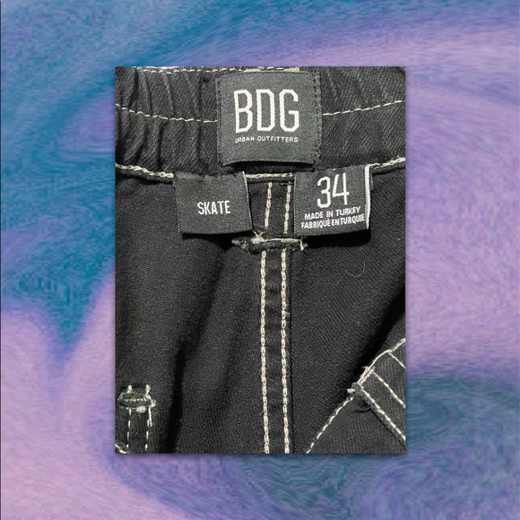 ♥︎ BDG High-Waisted Contrast Stitch Skate Shorts ♥︎ - Picture 3 of 5